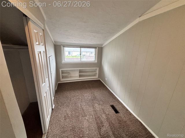 45824 Jefferson Ave, Chesterfield Township, MI 48047