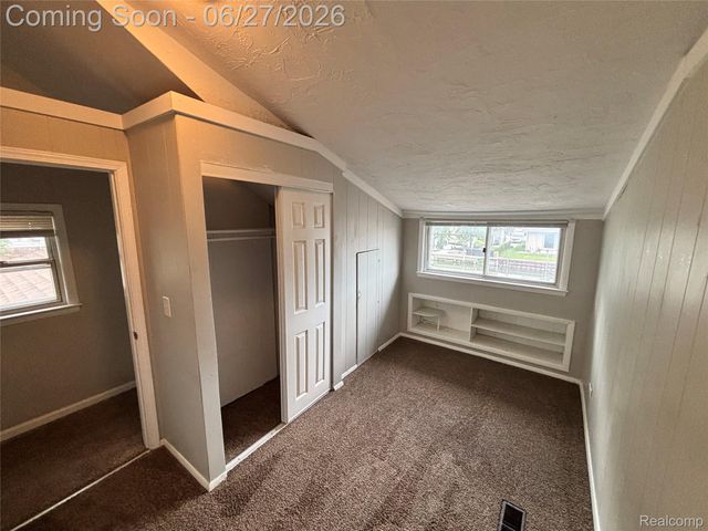 45824 Jefferson Ave, Chesterfield Township, MI 48047