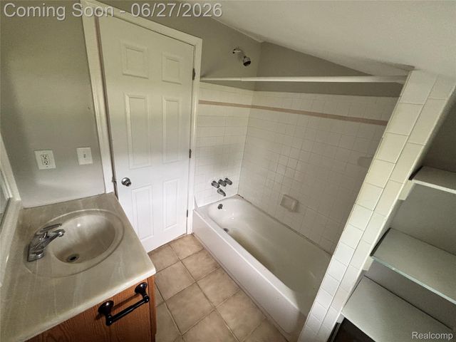 45824 Jefferson Ave, Chesterfield Township, MI 48047