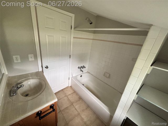 45824 Jefferson Ave, Chesterfield Township, MI 48047