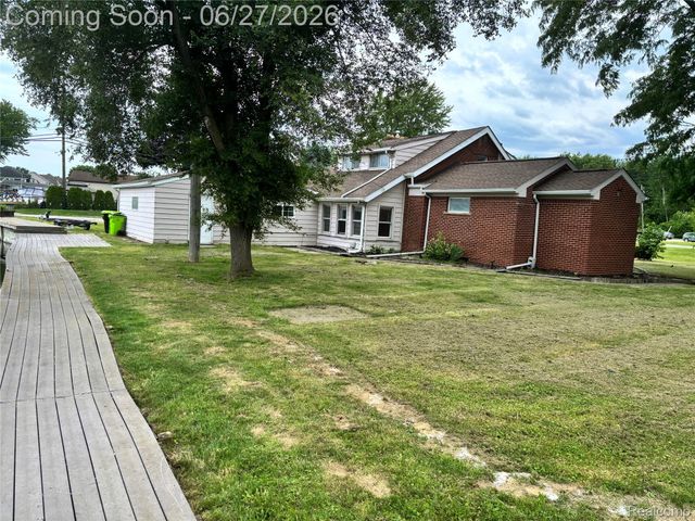 45824 Jefferson Ave, Chesterfield Township, MI 48047