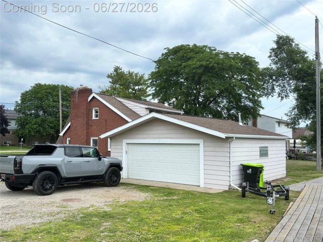 45824 Jefferson Ave, Chesterfield Township, MI 48047