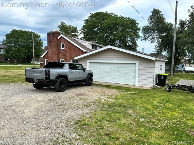 45824 Jefferson Ave, Chesterfield Township, MI 48047