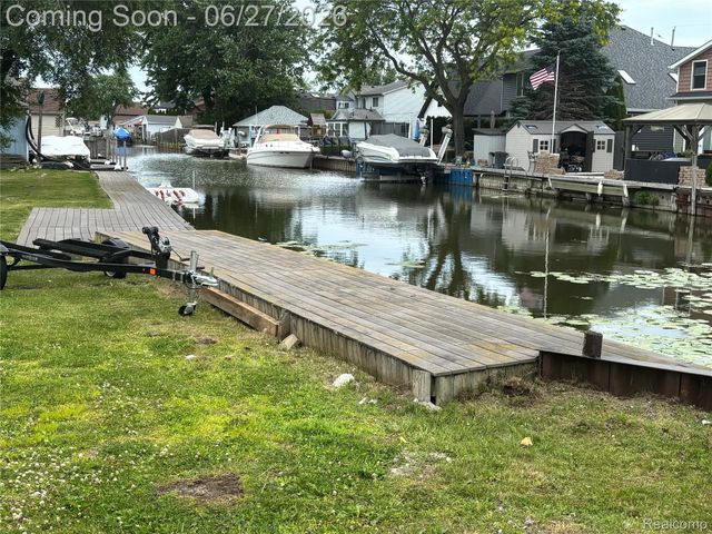 45824 Jefferson Ave, Chesterfield Township, MI 48047