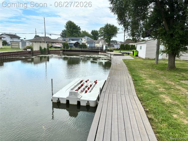 45824 Jefferson Ave, Chesterfield Township, MI 48047