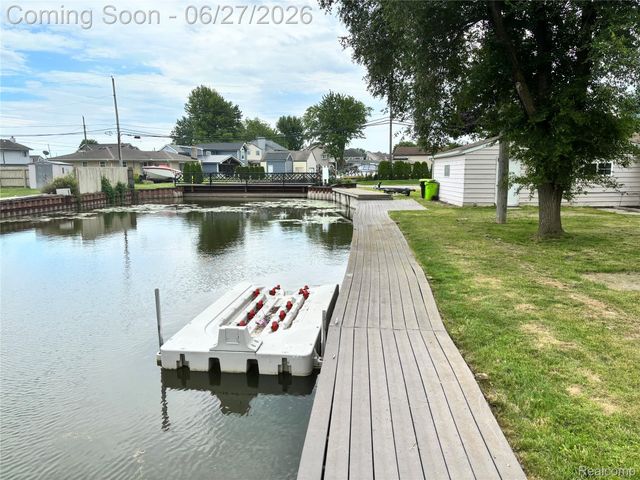 45824 Jefferson Ave, Chesterfield Township, MI 48047