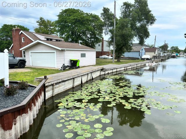 45824 Jefferson Ave, Chesterfield Township, MI 48047