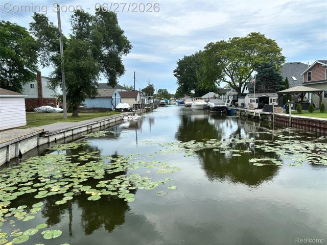 45824 Jefferson Ave, Chesterfield Township, MI 48047