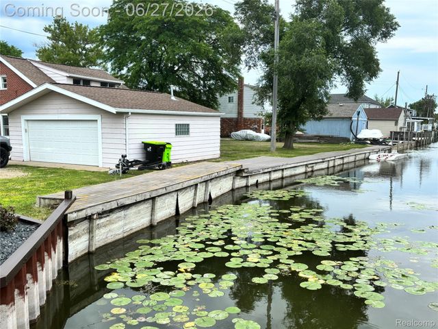 45824 Jefferson Ave, Chesterfield Township, MI 48047