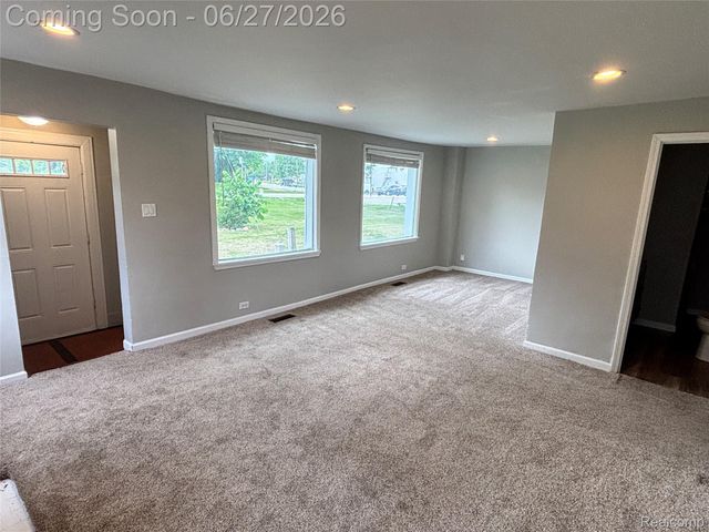 45824 Jefferson Ave, Chesterfield Township, MI 48047