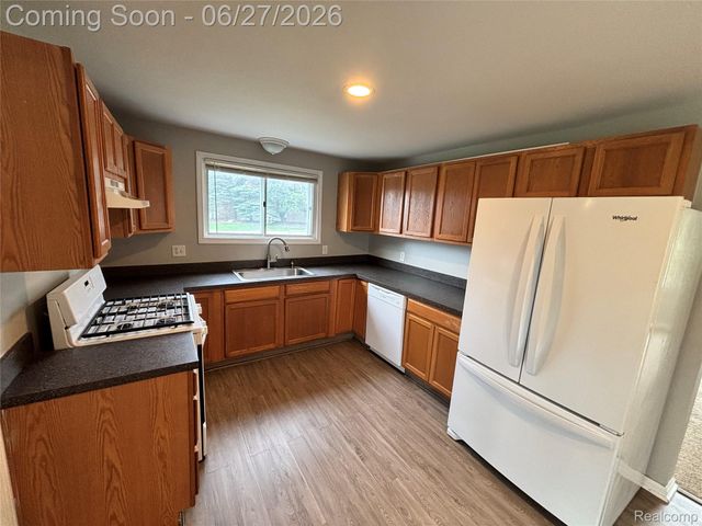 45824 Jefferson Ave, Chesterfield Township, MI 48047