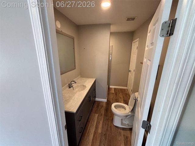 45824 Jefferson Ave, Chesterfield Township, MI 48047
