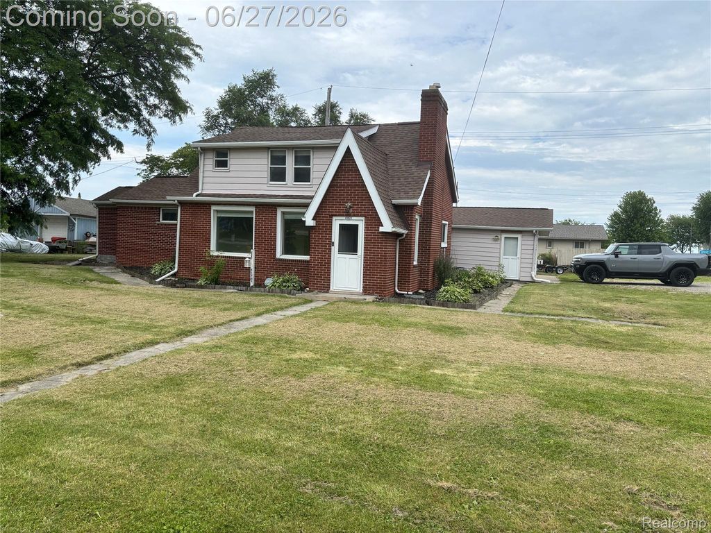 45824 Jefferson Ave, Chesterfield Township, MI 48047