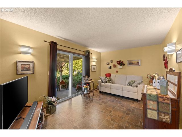 8895 Sw MCDONALD St, Portland, OR 97224