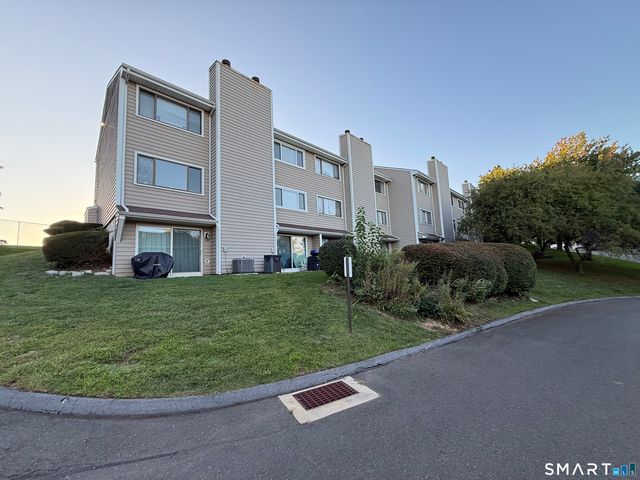166 Monticello Drive 166, Branford, CT 06405