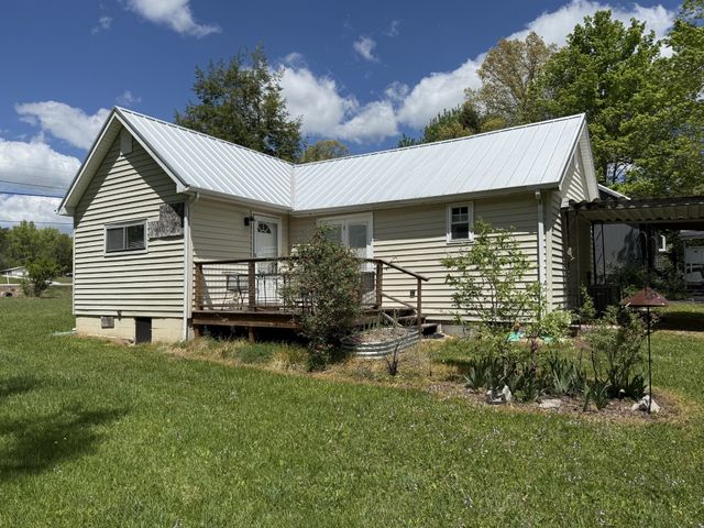 17404 Sr 56, Beersheba Springs, TN 37305