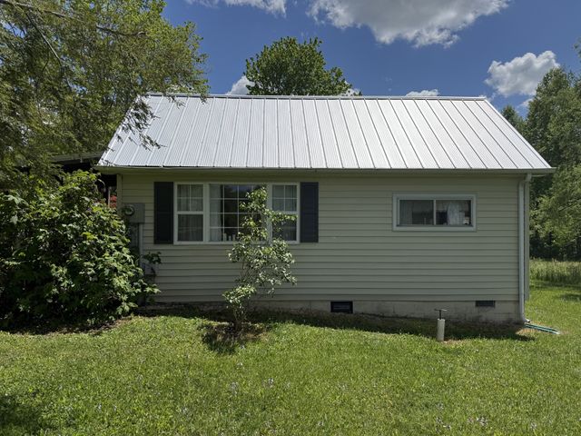 17404 Sr 56, Beersheba Springs, TN 37305