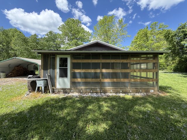 17404 Sr 56, Beersheba Springs, TN 37305