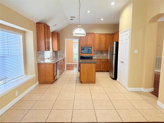 5010 Rebel Ridge Drive, Sugar Land, TX 77478