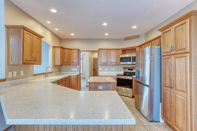 460 Niagara ROAD, Oconomowoc, WI 53066