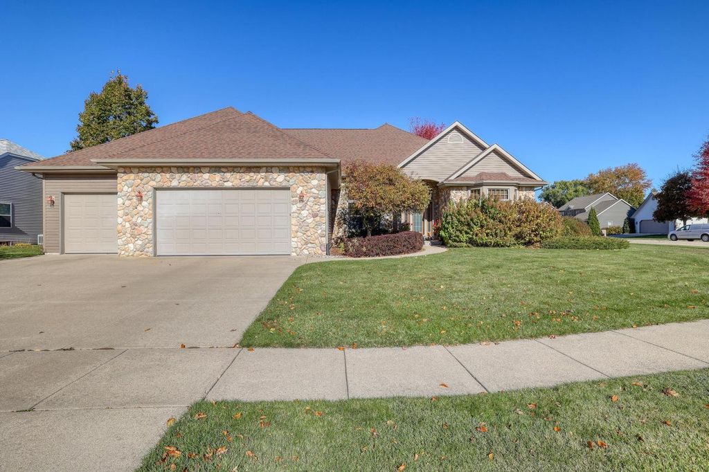 460 Niagara ROAD, Oconomowoc, WI 53066