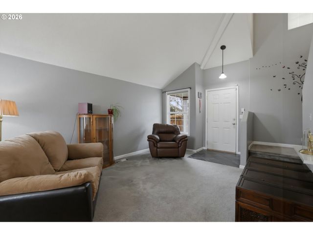 1616 LILLY Ct, Newberg, OR 97132