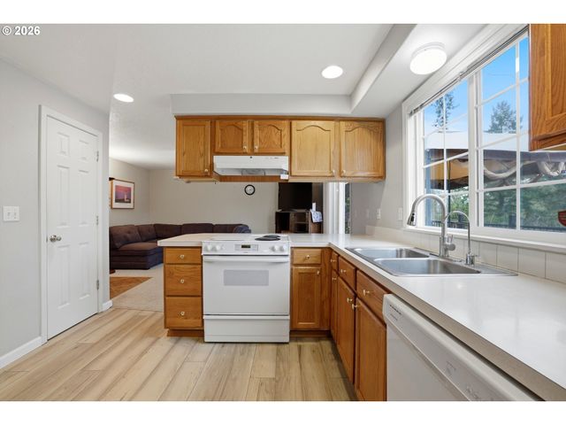 1616 LILLY Ct, Newberg, OR 97132