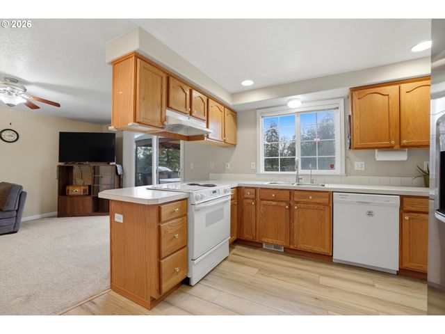 1616 LILLY Ct, Newberg, OR 97132