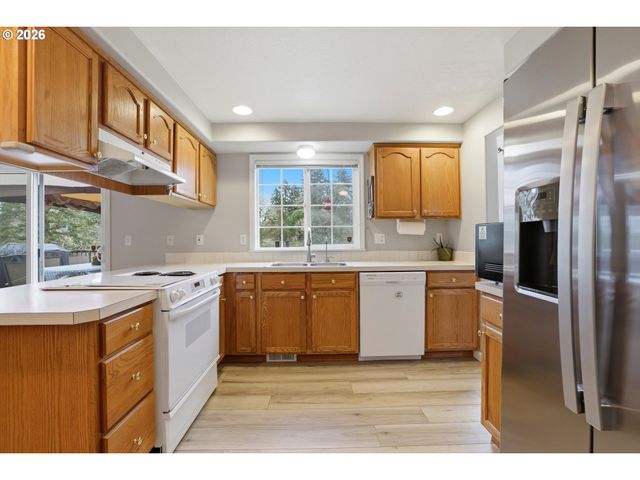 1616 LILLY Ct, Newberg, OR 97132