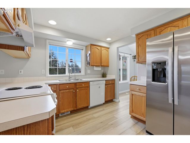 1616 LILLY Ct, Newberg, OR 97132