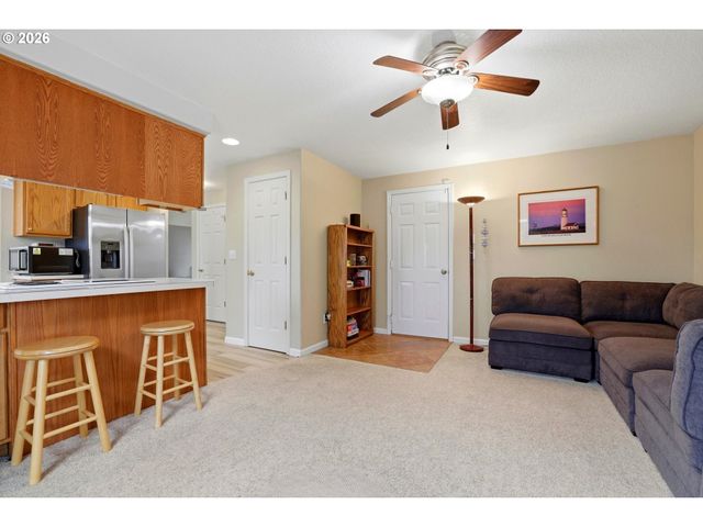 1616 LILLY Ct, Newberg, OR 97132