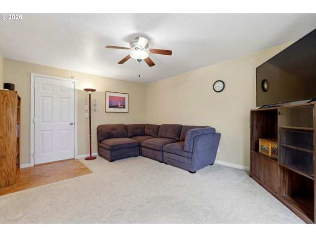 1616 LILLY Ct, Newberg, OR 97132