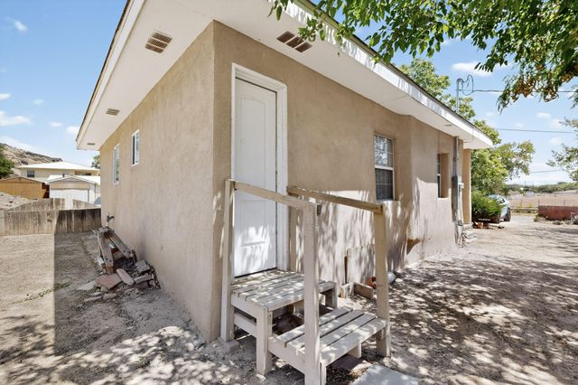 721 Foothill Drive SW A, Albuquerque, NM 87105