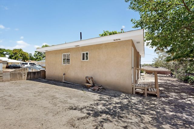 721 Foothill Drive SW A, Albuquerque, NM 87105