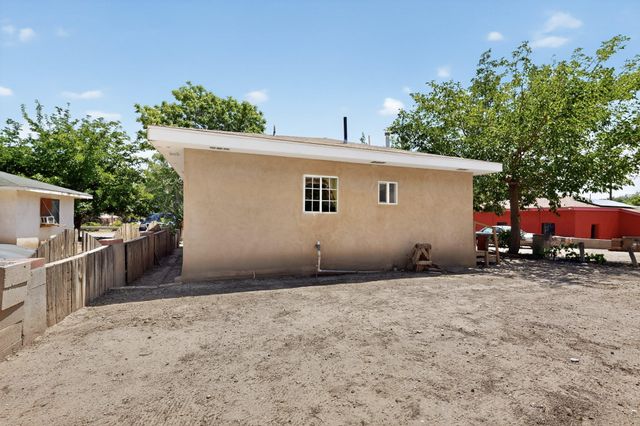 721 Foothill Drive SW A, Albuquerque, NM 87105