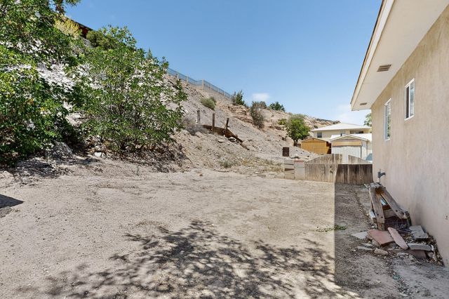 721 Foothill Drive SW A, Albuquerque, NM 87105