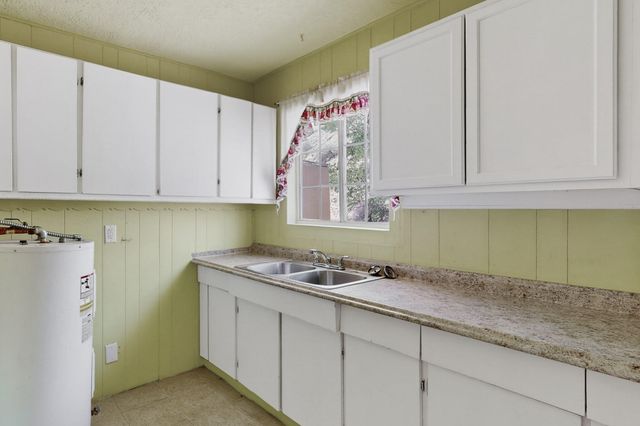 721 Foothill Drive SW A, Albuquerque, NM 87105