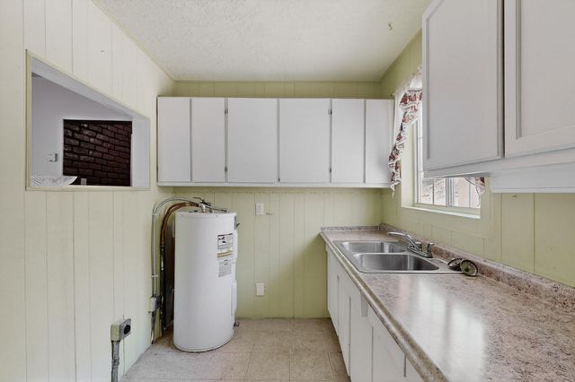 721 Foothill Drive SW A, Albuquerque, NM 87105