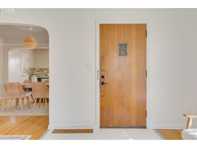 537 N STAFFORD St, Portland, OR 97217