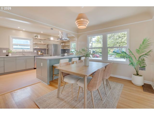 537 N STAFFORD St, Portland, OR 97217