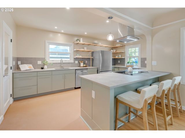 537 N STAFFORD St, Portland, OR 97217