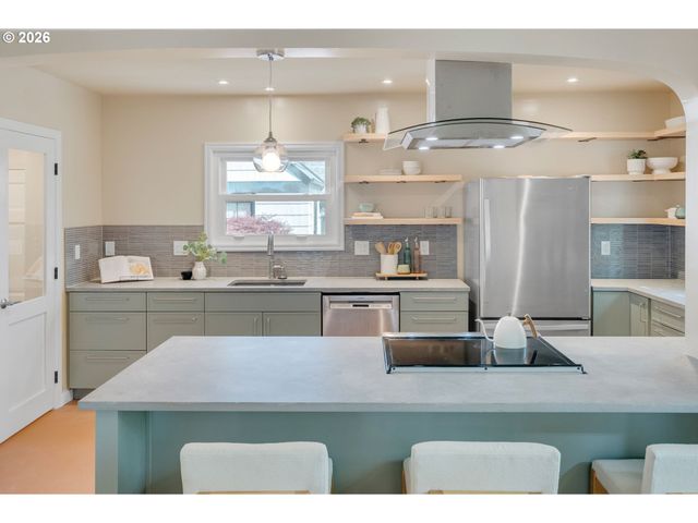 537 N STAFFORD St, Portland, OR 97217