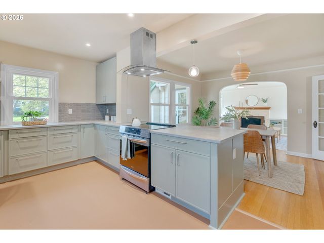 537 N STAFFORD St, Portland, OR 97217