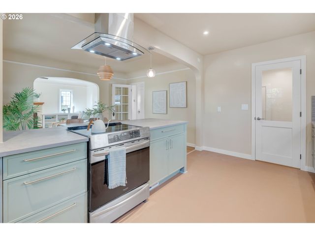 537 N STAFFORD St, Portland, OR 97217