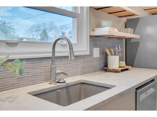 537 N STAFFORD St, Portland, OR 97217