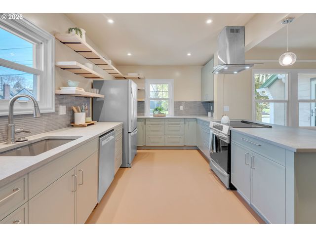 537 N STAFFORD St, Portland, OR 97217