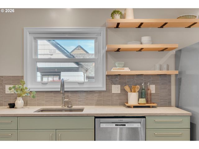 537 N STAFFORD St, Portland, OR 97217