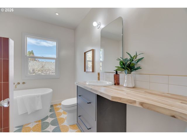 537 N STAFFORD St, Portland, OR 97217