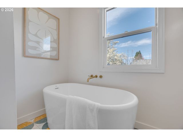 537 N STAFFORD St, Portland, OR 97217