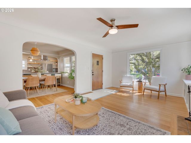 537 N STAFFORD St, Portland, OR 97217